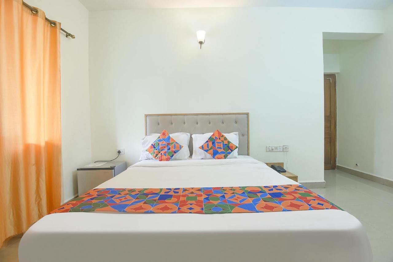 Hotel Fabexpress De Classio With Pool - Nr Candolim Beach Exterior foto