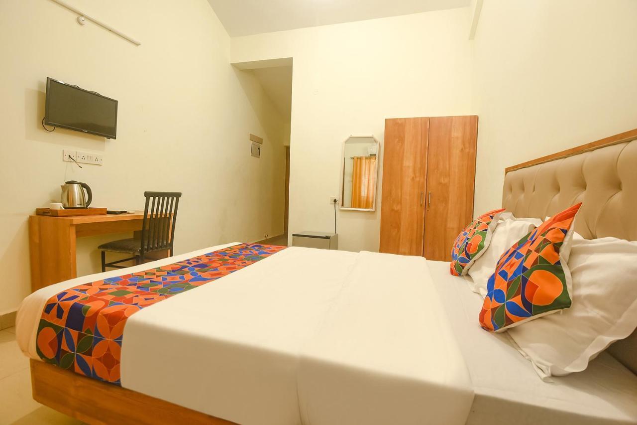 Hotel Fabexpress De Classio With Pool - Nr Candolim Beach Exterior foto